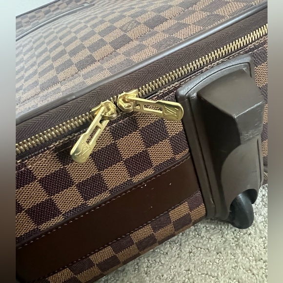 Louis Vuitton Pegase 55 in Damier Ebene - Picture 10 of 15